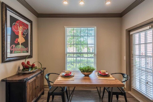 Building Photo - 14695 Briar Forest Dr