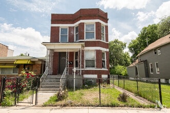 Building Photo - 1229 E 71st St