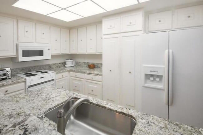 Building Photo - 5538 Cribari Cir