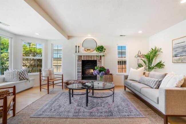 Building Photo - 119 Seacliff Dr