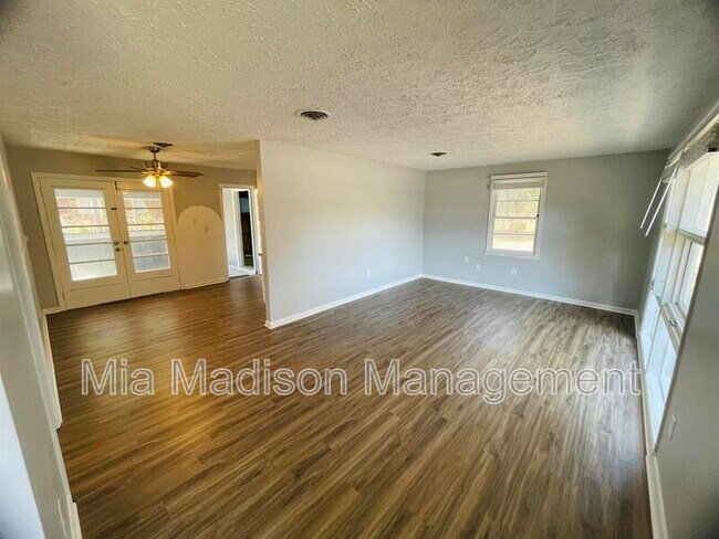 Foto del edificio - 11 Catherine Cir