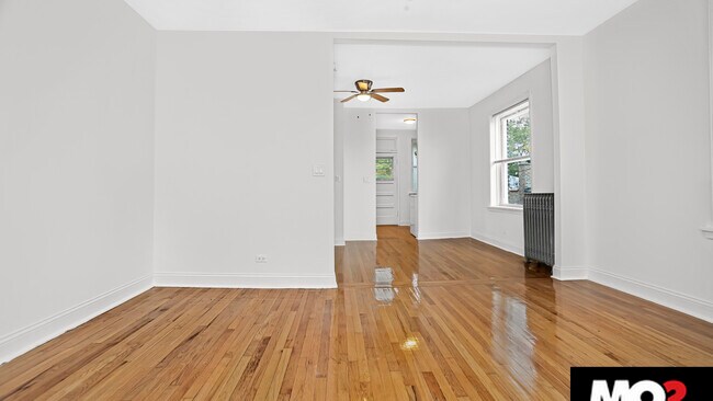 Foto del edificio - 2146 W Berteau Ave