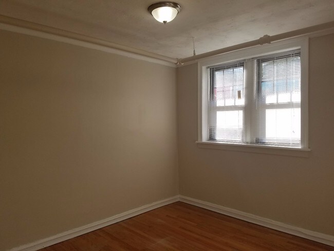 Building Photo - 1BR 1BA  FOR RENT ON CLAREMONT / ADDISON