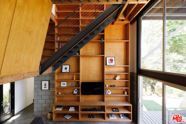 Building Photo - 3774 Ashwood Ave