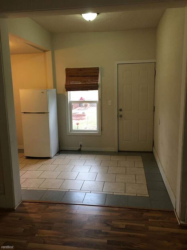 Building Photo - 2 br, 1 bath House - 305 3rd St NE