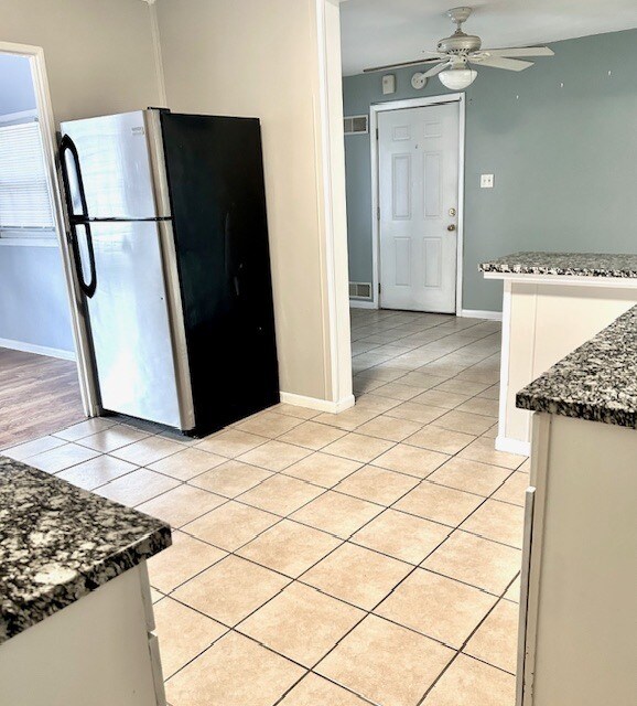 Foto del edificio - 302 Kelly Ct