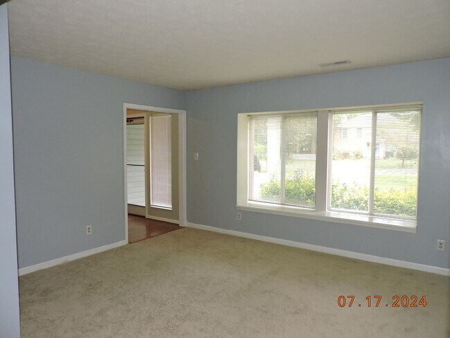 Building Photo - Call Office 804-642-2106 linda@vacosold.com