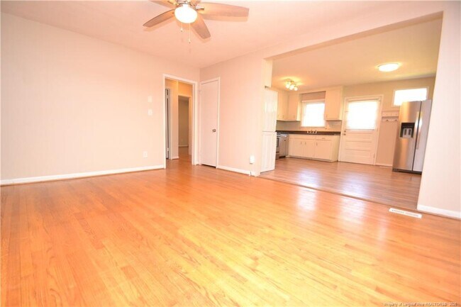 Foto del edificio - 5133 Lundy Dr