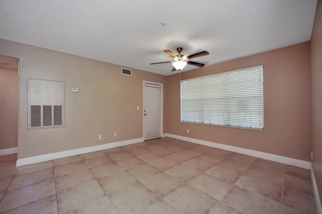 Building Photo - 7667 N Wickham Rd