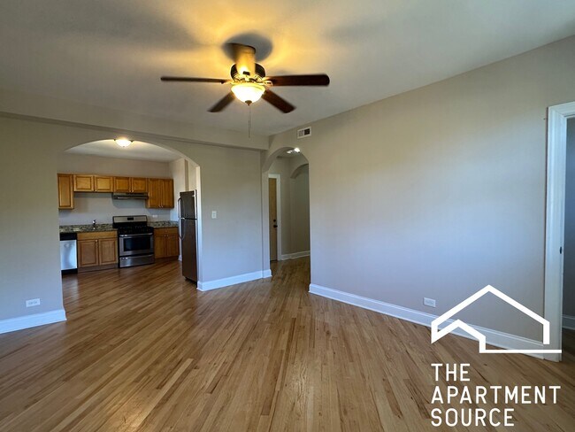 Foto del edificio - 897 Green Bay Rd