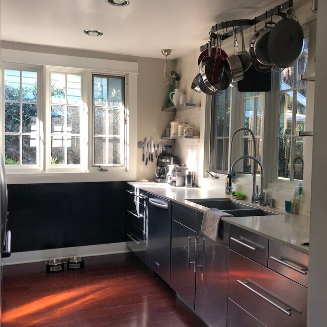 Foto del edificio - 1316 N Occidental Blvd