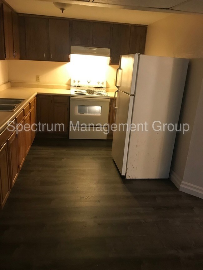 Building Photo - 2 Bedroom 1 Bath Apartment, West Morristown