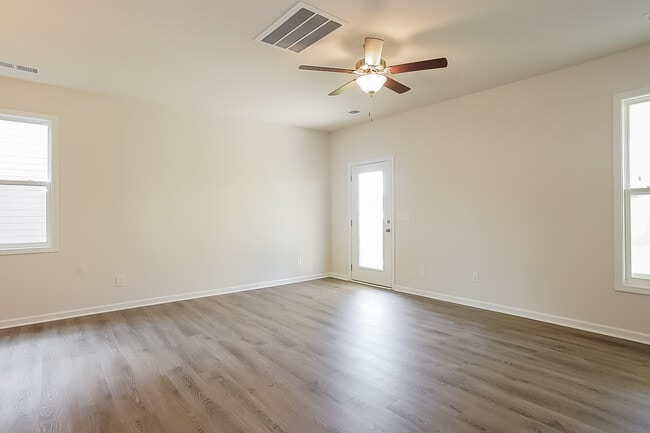 Building Photo - 6193 High Top Ln