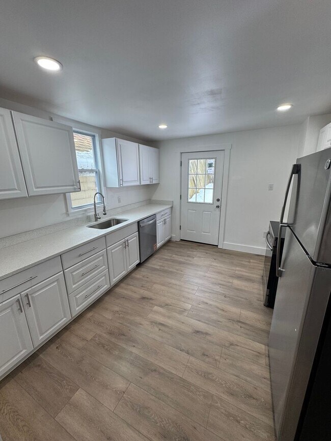 Foto del edificio - 1148 East St