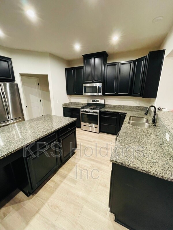 Building Photo - 612 Combs Ln