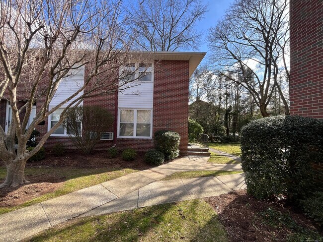 Building Photo - 20 Willowbrook Ct