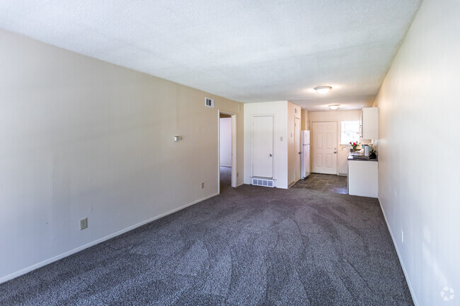 2 BR, 1.5 BA - 850SF - Rangepark Apartments