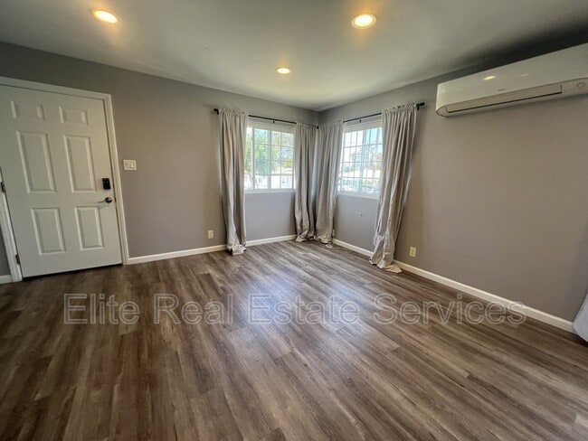 Building Photo - 6373 Osler St