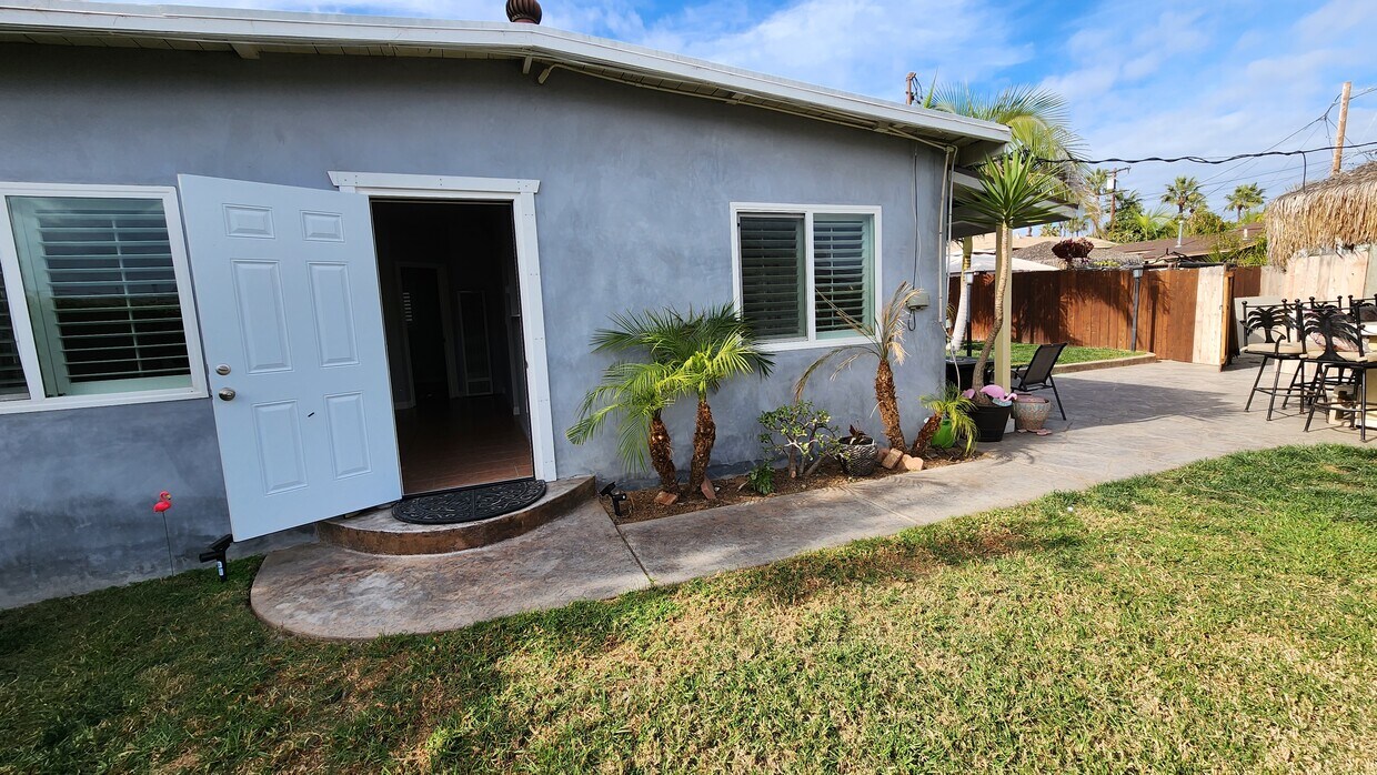 Front Door - 1609 Dahlia Ave