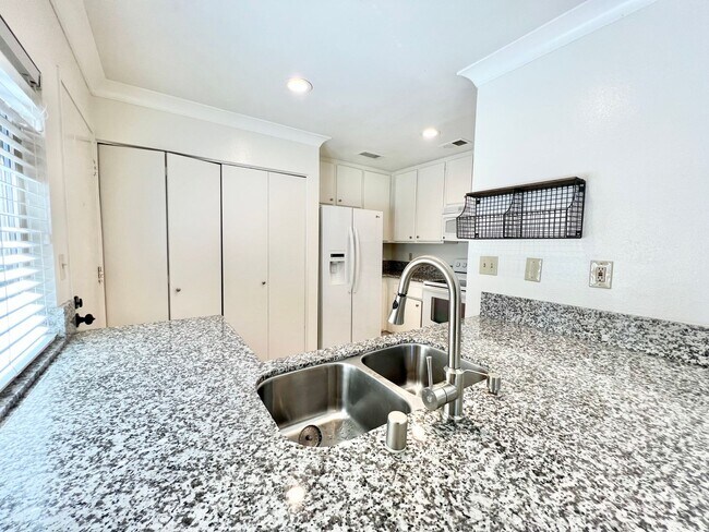 Foto del edificio - Beautiful 3Bd/2Ba In a Great Location!