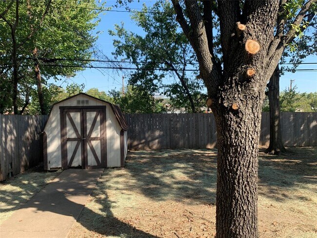 Foto del edificio - 5717 Jane Anne St