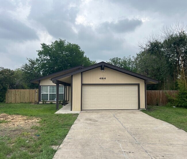 Building Photo - 4814 Castle Cross, San Antonio, TX 78218