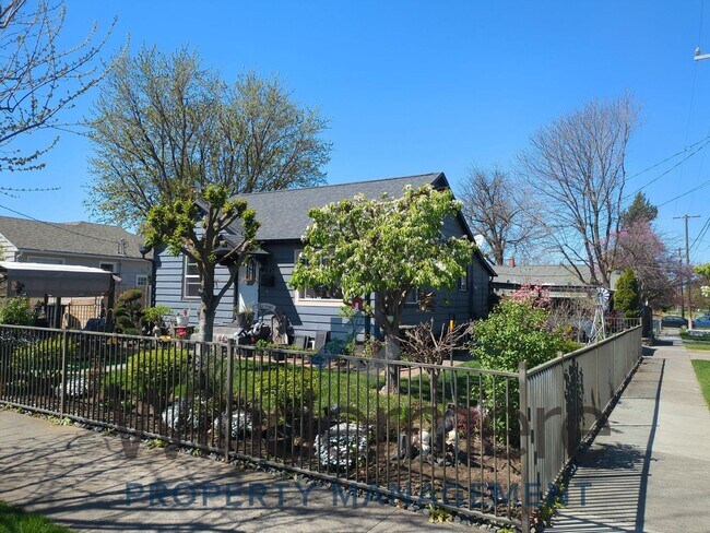Foto del edificio - 527 E Cherry St