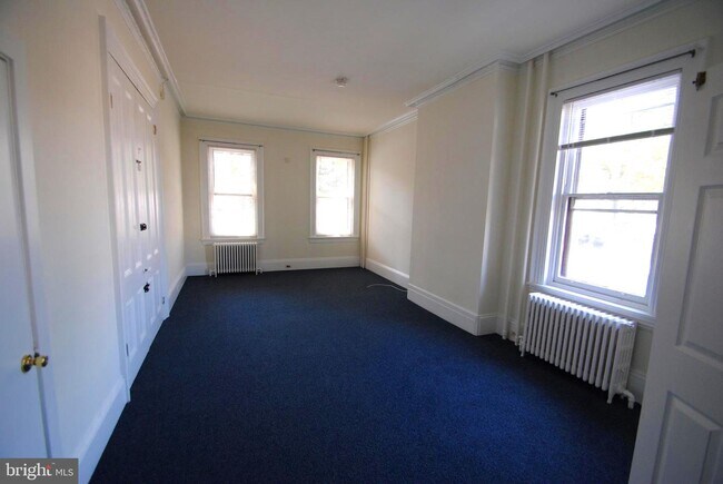 Building Photo - 413 Locust Ave