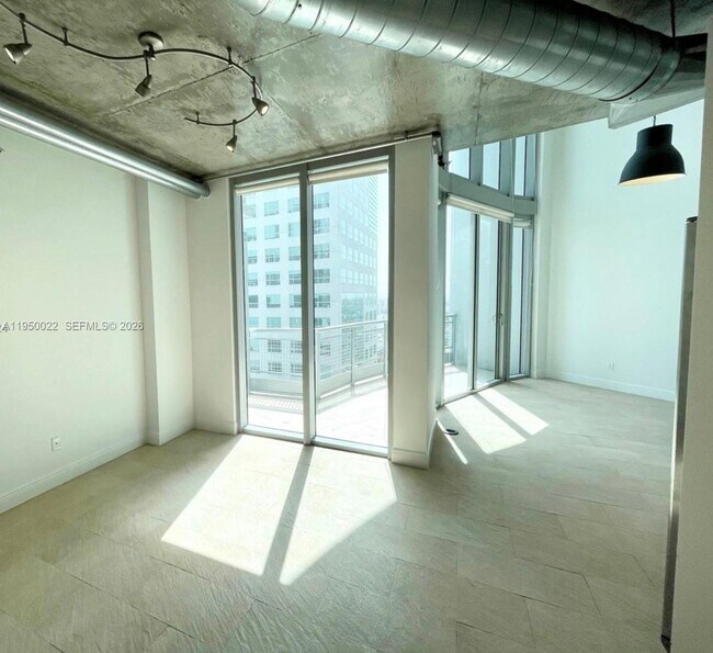 Foto del edificio - 690 SW 1st Ct