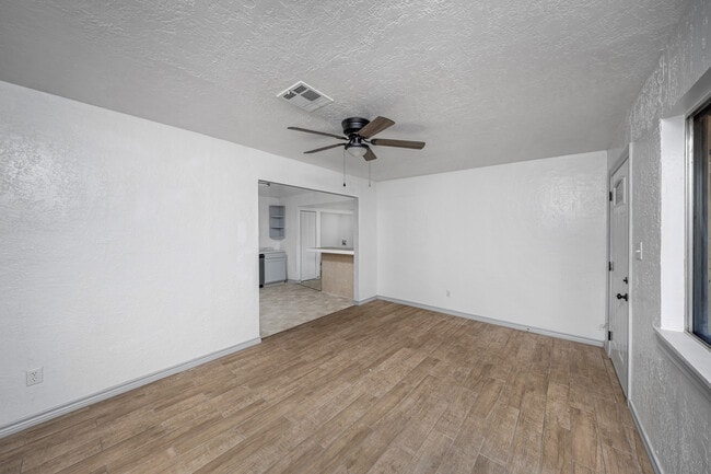 Foto del edificio - 508 NW Woodridge Dr