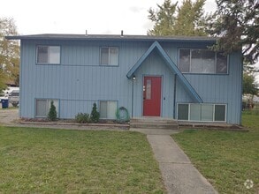 Building Photo - 808 W Marie Ave