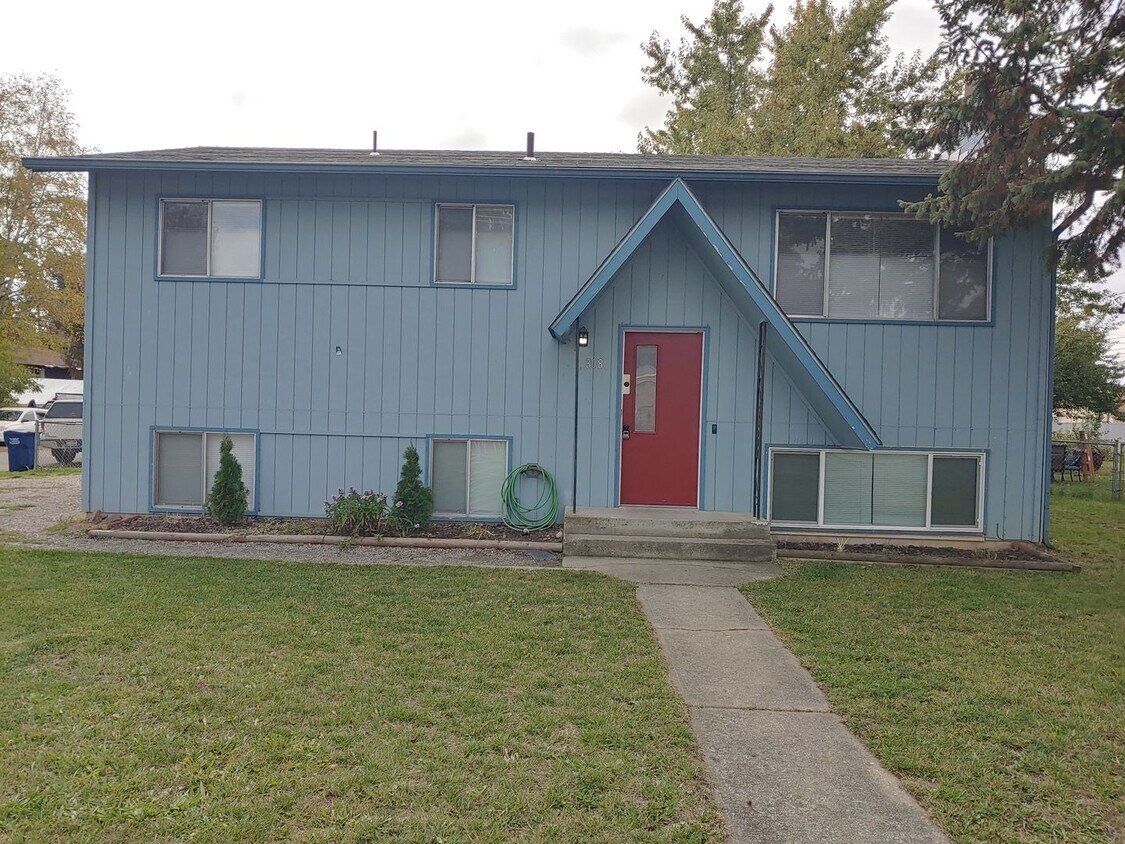 Primary Photo - 4 Bedroom, 2 Bath Home Central Coeur d'Alene