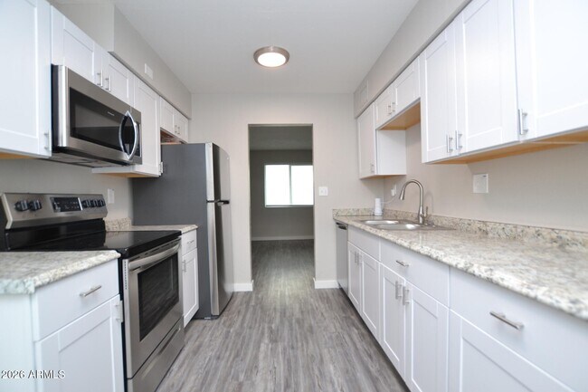 Foto del edificio - 2210 W Devonshire Ave
