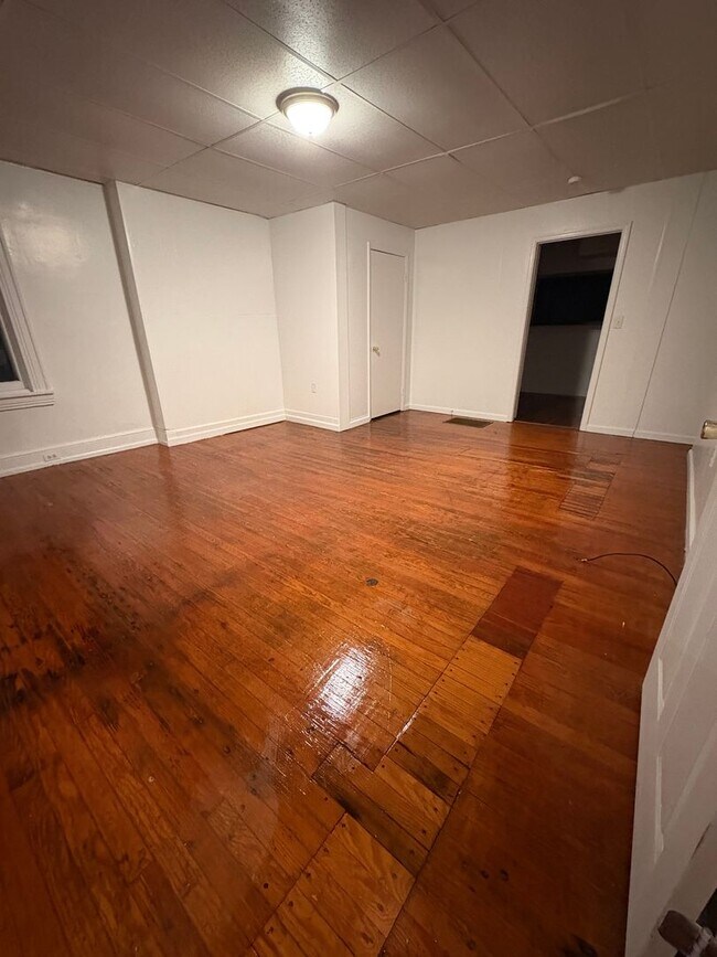 Foto del edificio - 1st Floor 1 Bedroom Apartment, Parking, Yard-York City SD