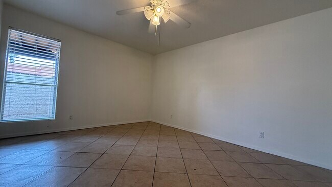 Foto del edificio - 735 N Arrowhead Dr