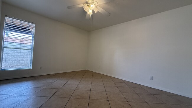 Building Photo - 735 N Arrowhead Dr