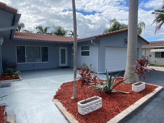 Foto del edificio - 1730 NE 56th Ct