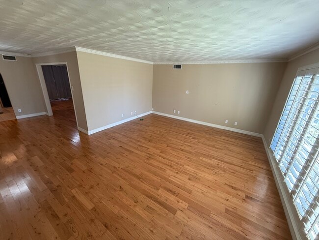 Building Photo - 8618 Baltimore Dr