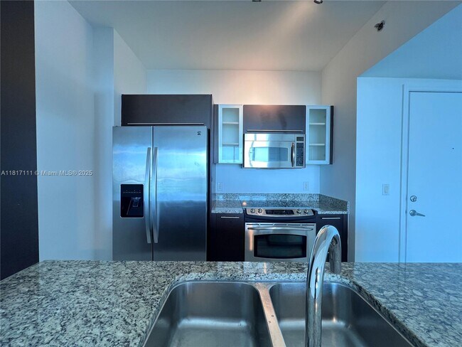 Building Photo - 951 Brickell Ave