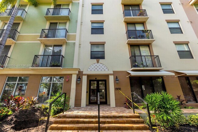 Building Photo - 1900 Van Buren St