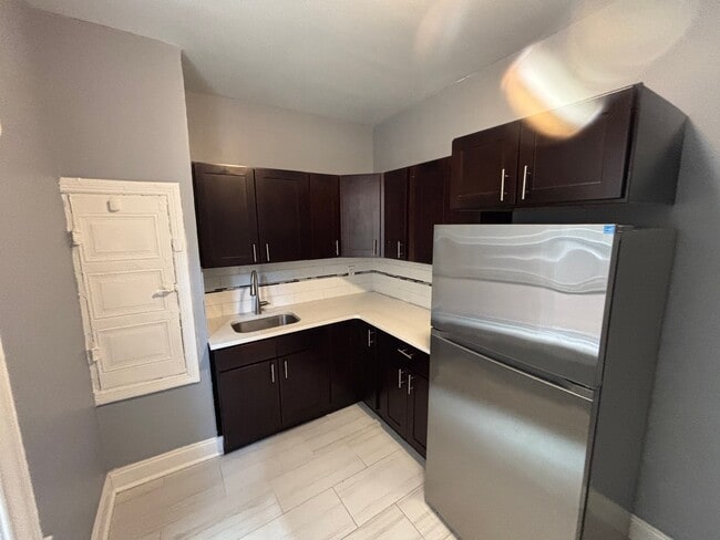 Foto del edificio - 645 Bergen Ave