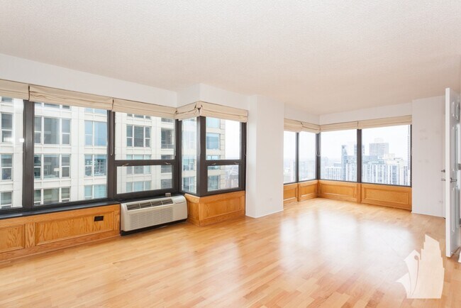 Foto del edificio - 30 E Huron St