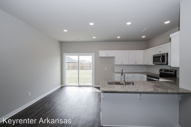 Building Photo - 3 br, 2 bath House - 379 N Wyandotte St