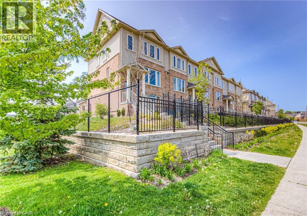 Photo principale - 120 Watson Pkwy N