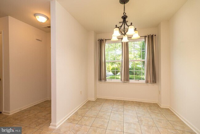 Building Photo - 82 Carousel Cir