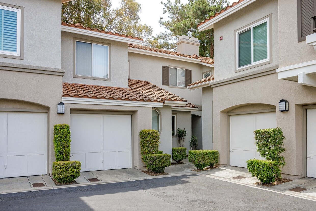 Primary Photo - Charming Ground-Level Condo in California ...