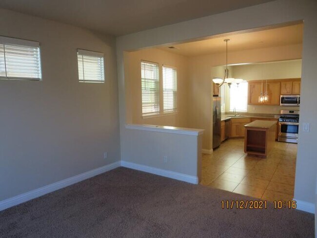 Building Photo - 3 bedroom in Santa Rosa CA 95409