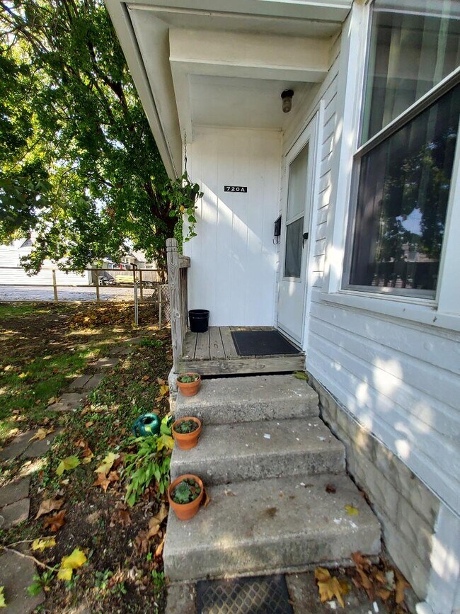 Building Photo - 720 S Cory St