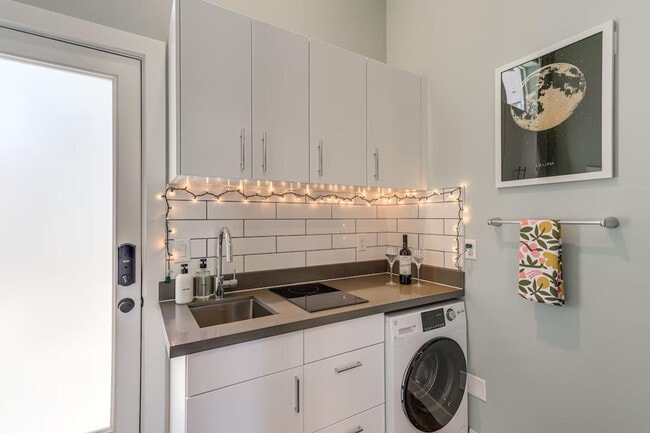 Building Photo - 3821 34th Ave W