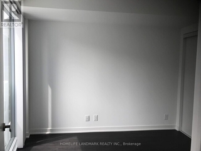 Photo du bâtiment - 100 Harbour St